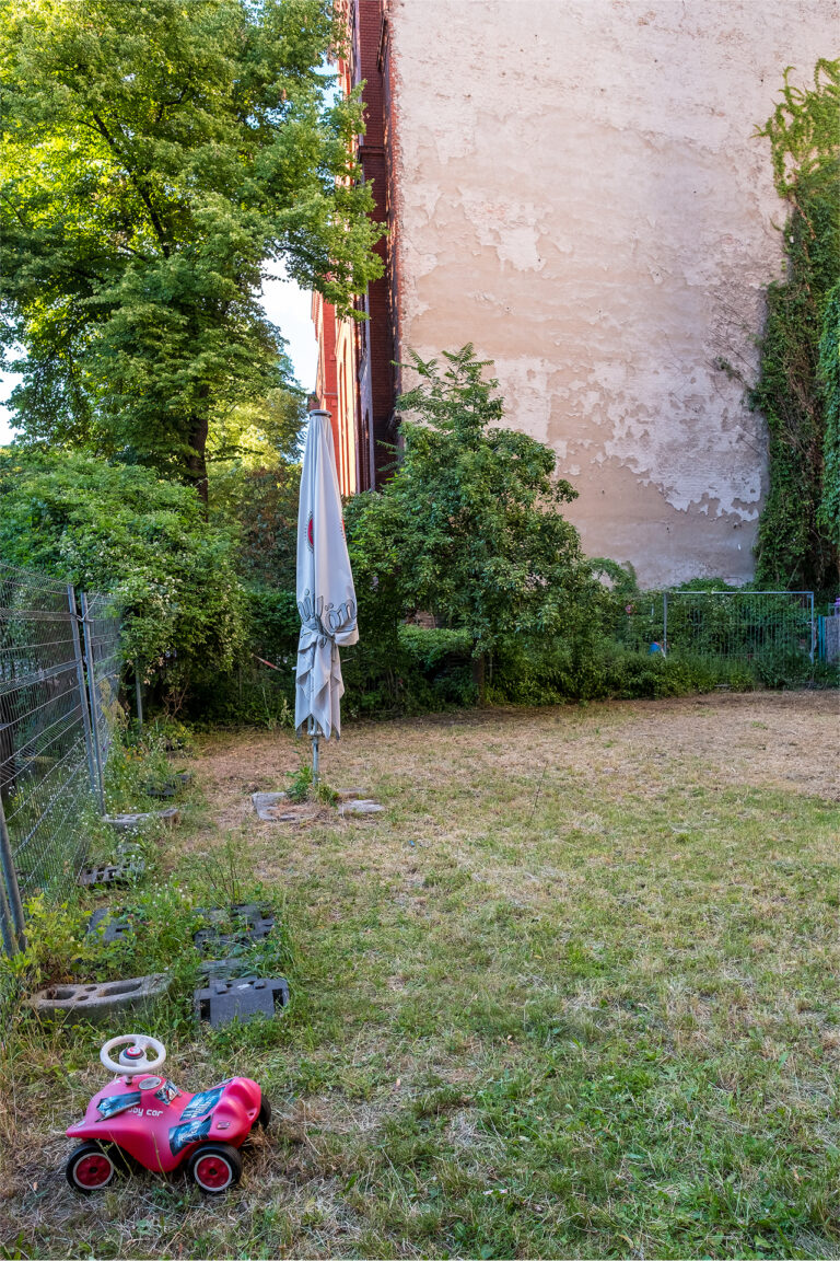 Volker Frenzel - Volker-Frenzel_Backyards-of-Berlin_06